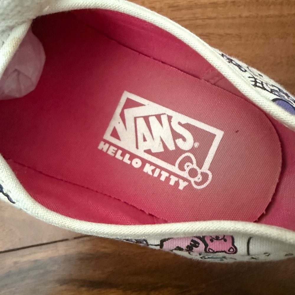 VANS x HELLO KITTY Off The Wall LOW TOP Sneakers UNISEX: Mens 7 Women’s 8.5 US - Picture 7 of 10